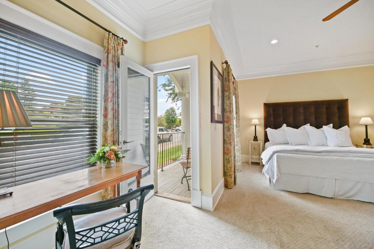 The James Madison Inn ภายนอก รูปภาพ