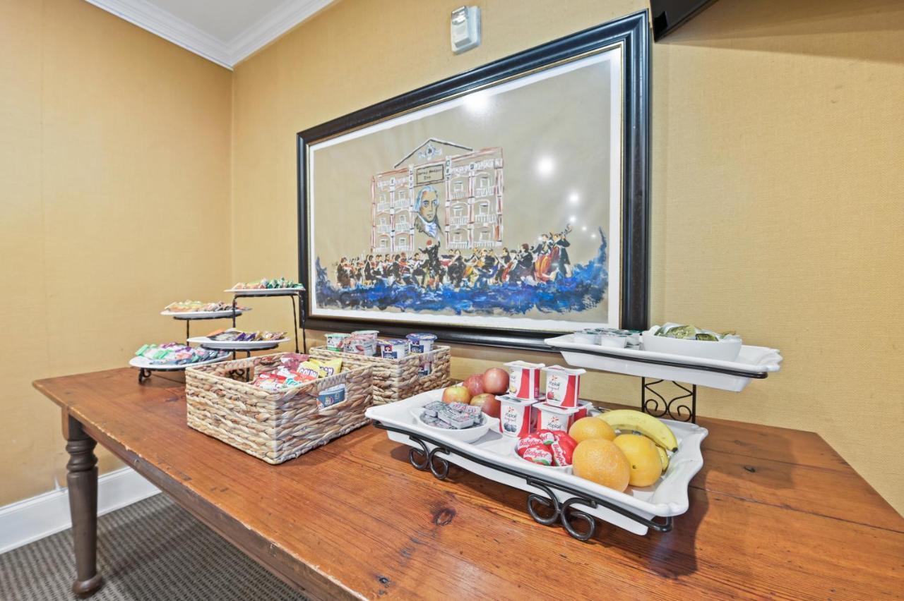 The James Madison Inn ภายนอก รูปภาพ