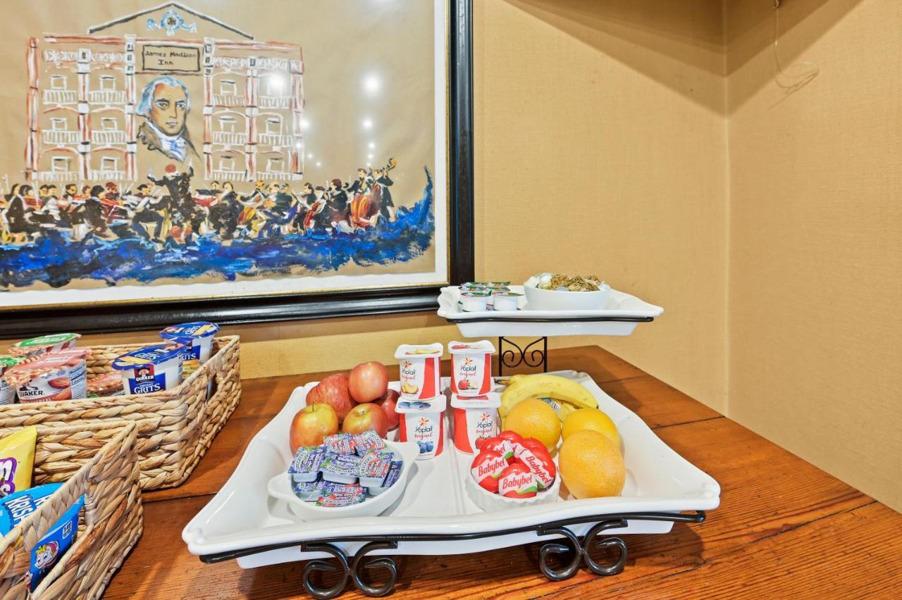 The James Madison Inn ภายนอก รูปภาพ