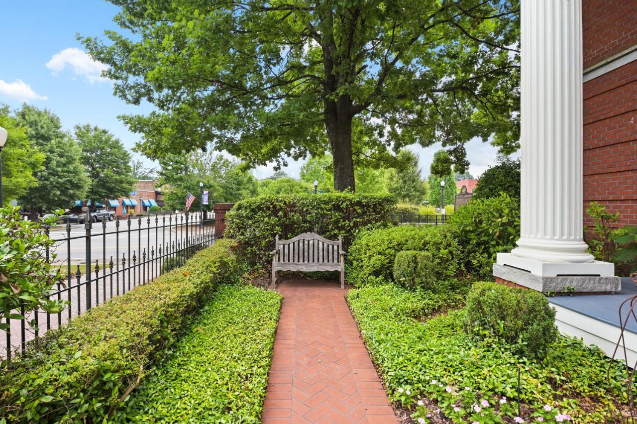 The James Madison Inn ภายนอก รูปภาพ